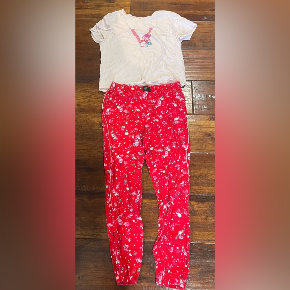 Victoria Secrets size medium 2pc sleep
